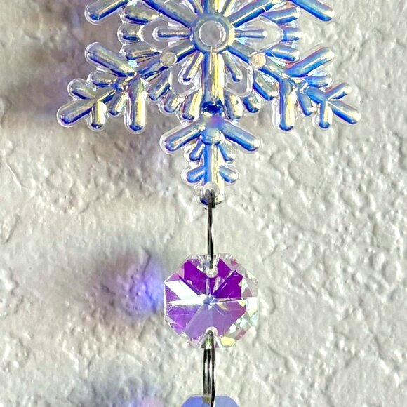 Winter Wonderland Iridescent Snowflake Crystal Prism Sun Catcher Sun Hanging New - Picture 4 of 10